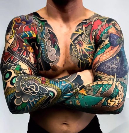 男性霸气的双半胛大花臂纹身作品
