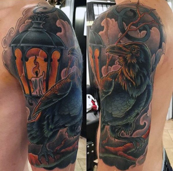 肩部彩色乌鸦与打火机纹身图案