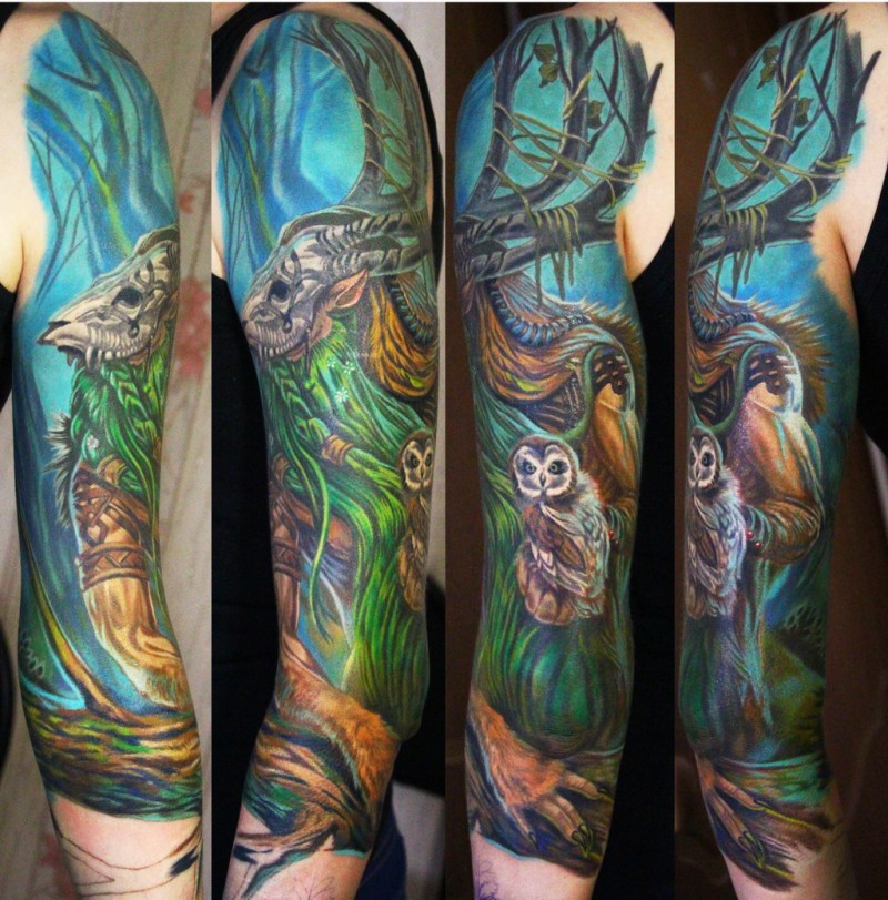 手臂新风格的彩色神秘森林猫头鹰纹身图片