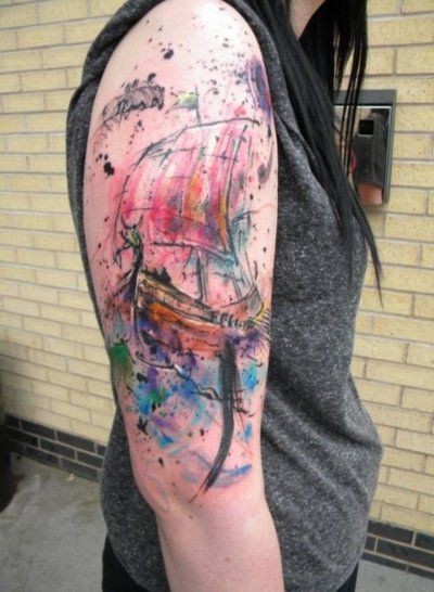 肩部水彩风格海盗船纹身图案