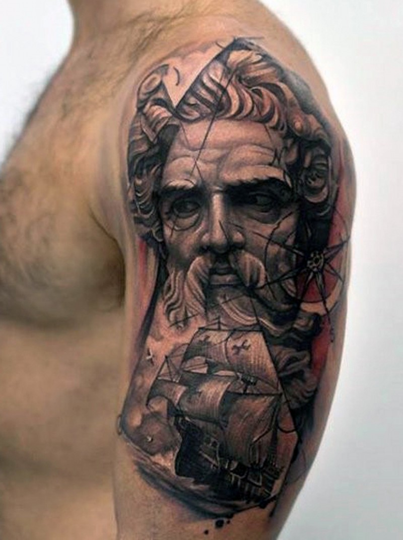 肩部棕色航海主题的人物纹身图案