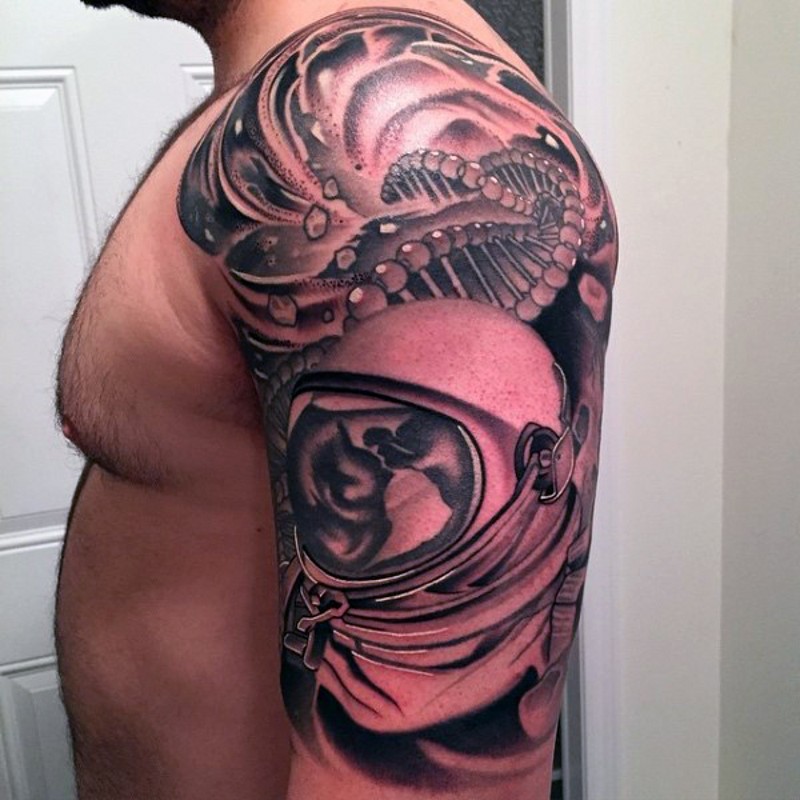 肩部未来风格的神秘宇航员纹身图片