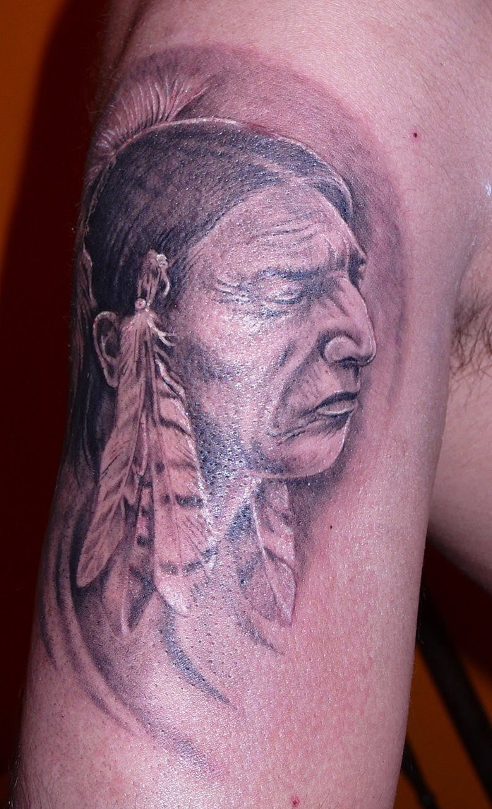 肩部古印度人物肖像纹身图案