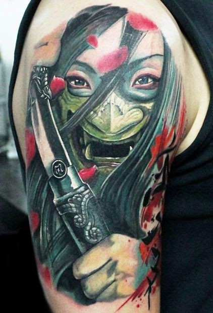 肩部彩色日本武士面具纹身图案