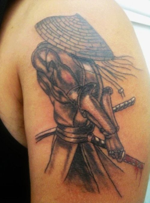 肩部日本棕色武士切腹纹身图案