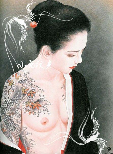 小妻要之日本女性半胛鲤鱼纹身图片欣赏