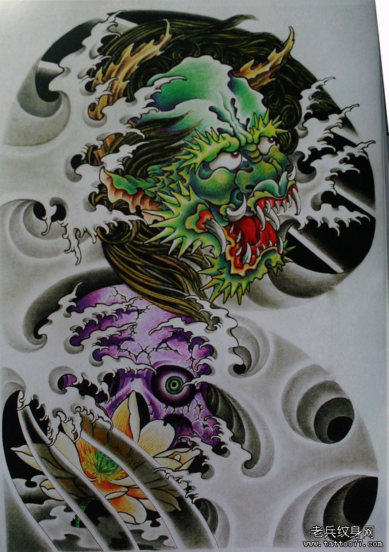 中国经典纹身手稿之霸气超酷的半胛龙头骷髅莲花浪花纹身图案