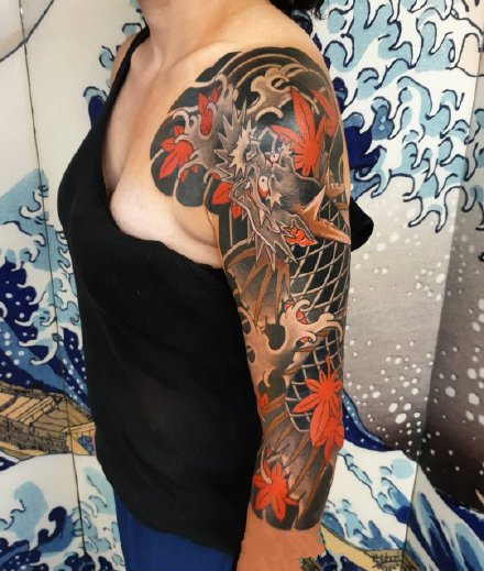 传统花臂纹身 9张传统风格的花臂纹身作品图片