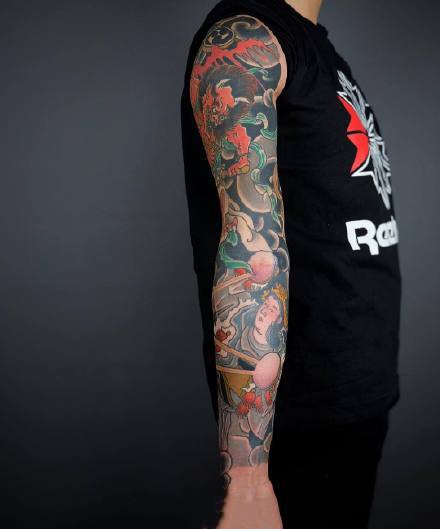 传统花臂纹身--传统风格的9张花臂纹身作品图案