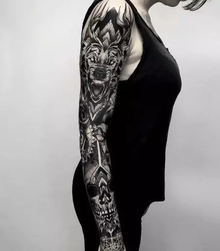 9张很酷的女士花臂纹身图片图案欣赏