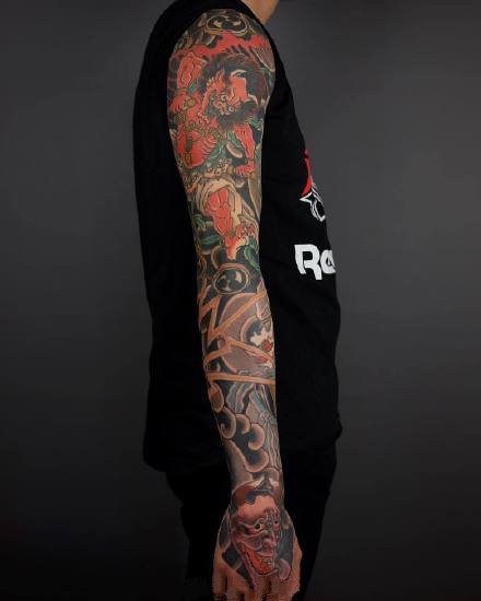 一组男性传统风格的花臂作品纹身图案