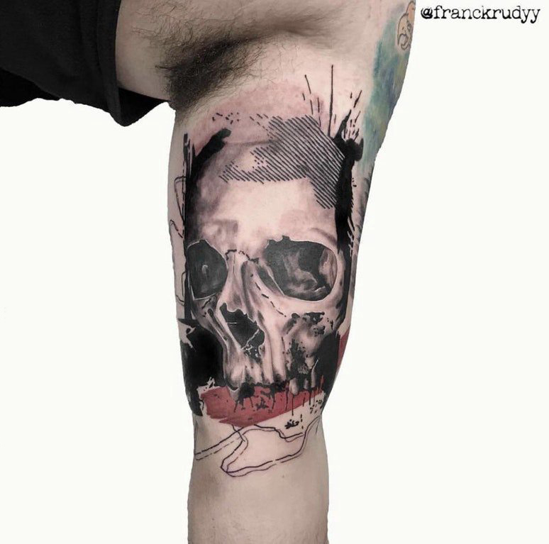 骷髅纹身花臂 男生大臂上抽象的骷髅纹身图片