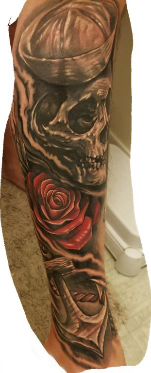 骷髅花朵纹身图案 男生手臂上骷髅花朵纹身图案