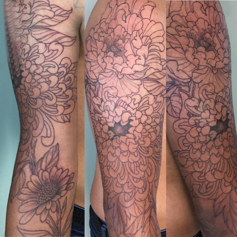 线条花朵花臂创意纹身图片