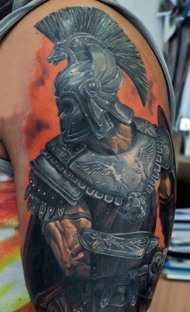 男生手臂上彩绘花臂个性战士人物肖像纹身图片
