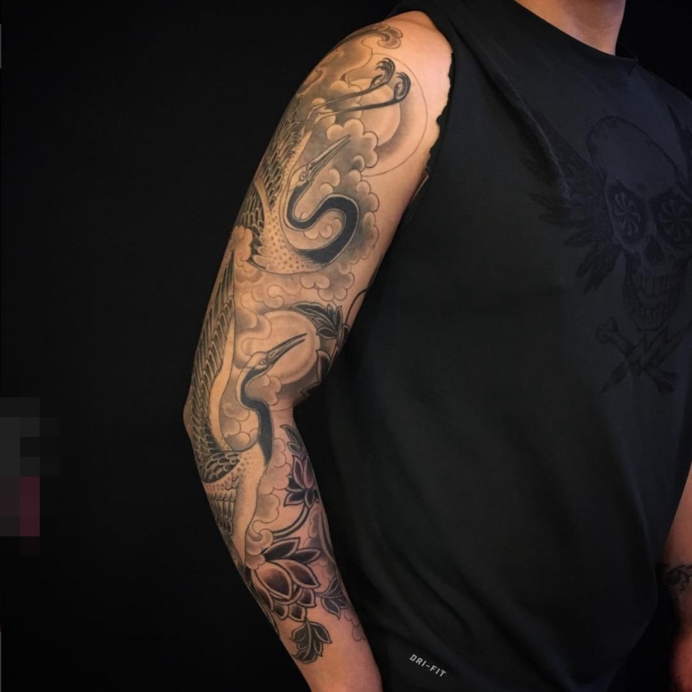 霸气十足的创意黑色素描龙图腾花臂纹身图案