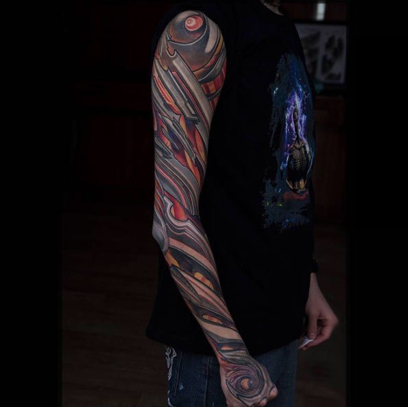 男性手臂上彩绘技巧简约线条花臂纹身图案