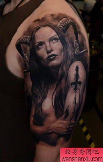 为大家一幅大臂上的欧美女性物纹身作品