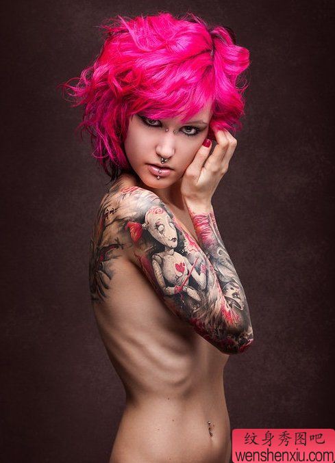流行女人彩色花臂纹身图案
