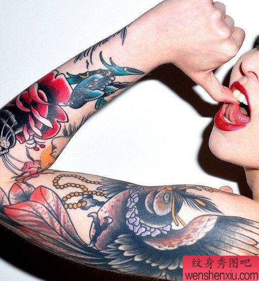 流行女孩花臂纹身图案