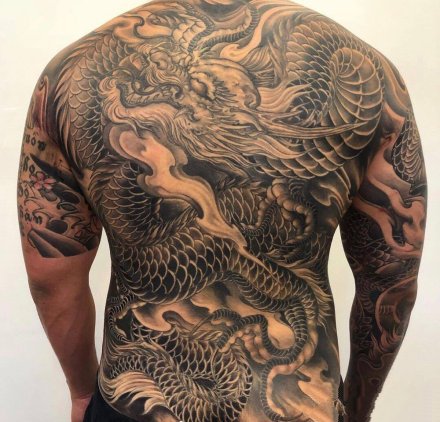 中国传统风格的大满背纹身作品9张