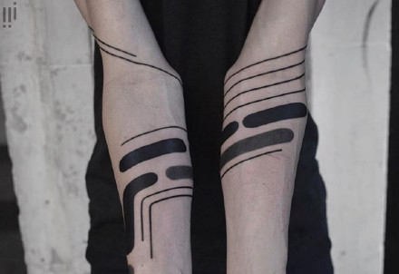 科技感满满的黑色图腾--新西兰纹身艺术家Georgie Williamsker纹身作品