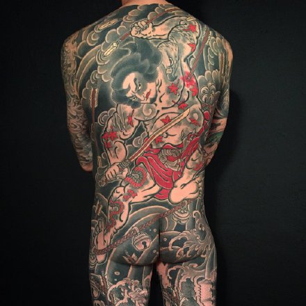 通体纹身 传统风格的9张满背通体纹身作品图案