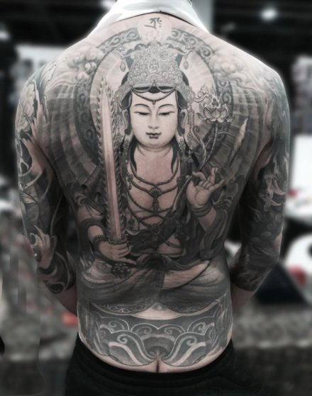 中国传统风格的大满背纹身作品欣赏