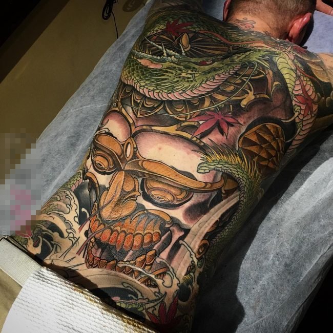 男生背部彩绘素描创意日本黑帮经典大面积满背纹身图片