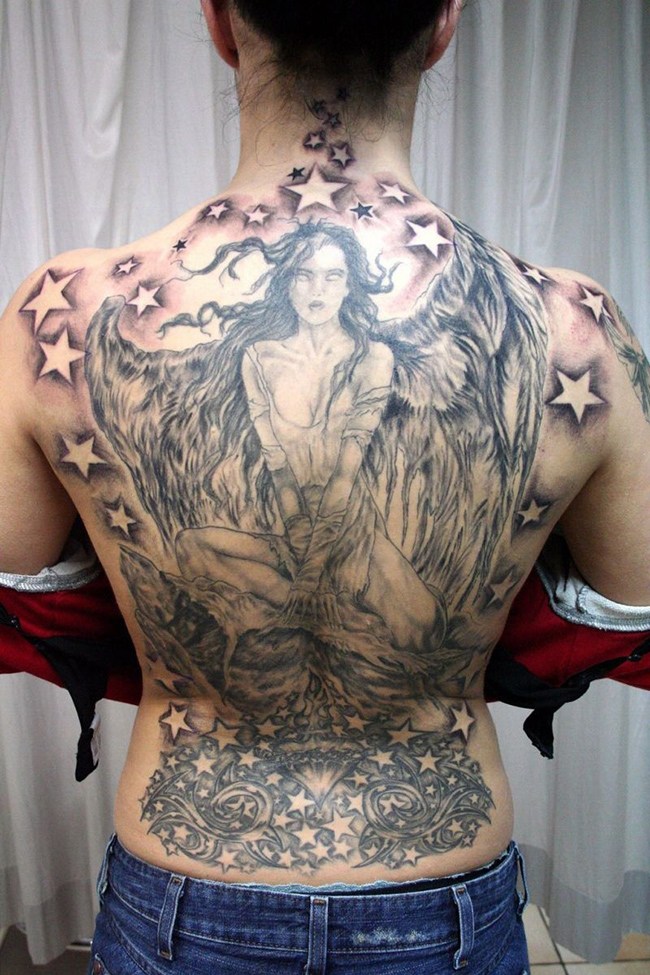 个性十足的满背天使星星纹身图案