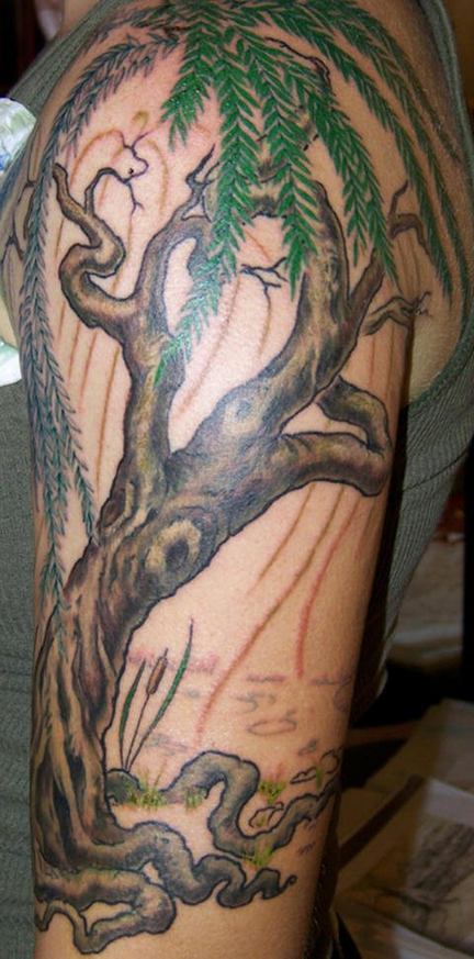 满背全彩色丛林树纹身图案