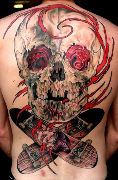 背部黑色和红色骷髅滑板纹身图案