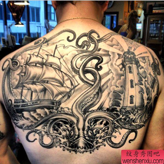 为大家推荐一幅流行灯塔乌贼纹身图案欣赏