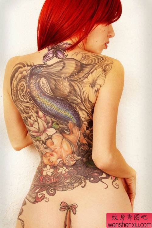 女人满背彩色美人鱼纹身图案